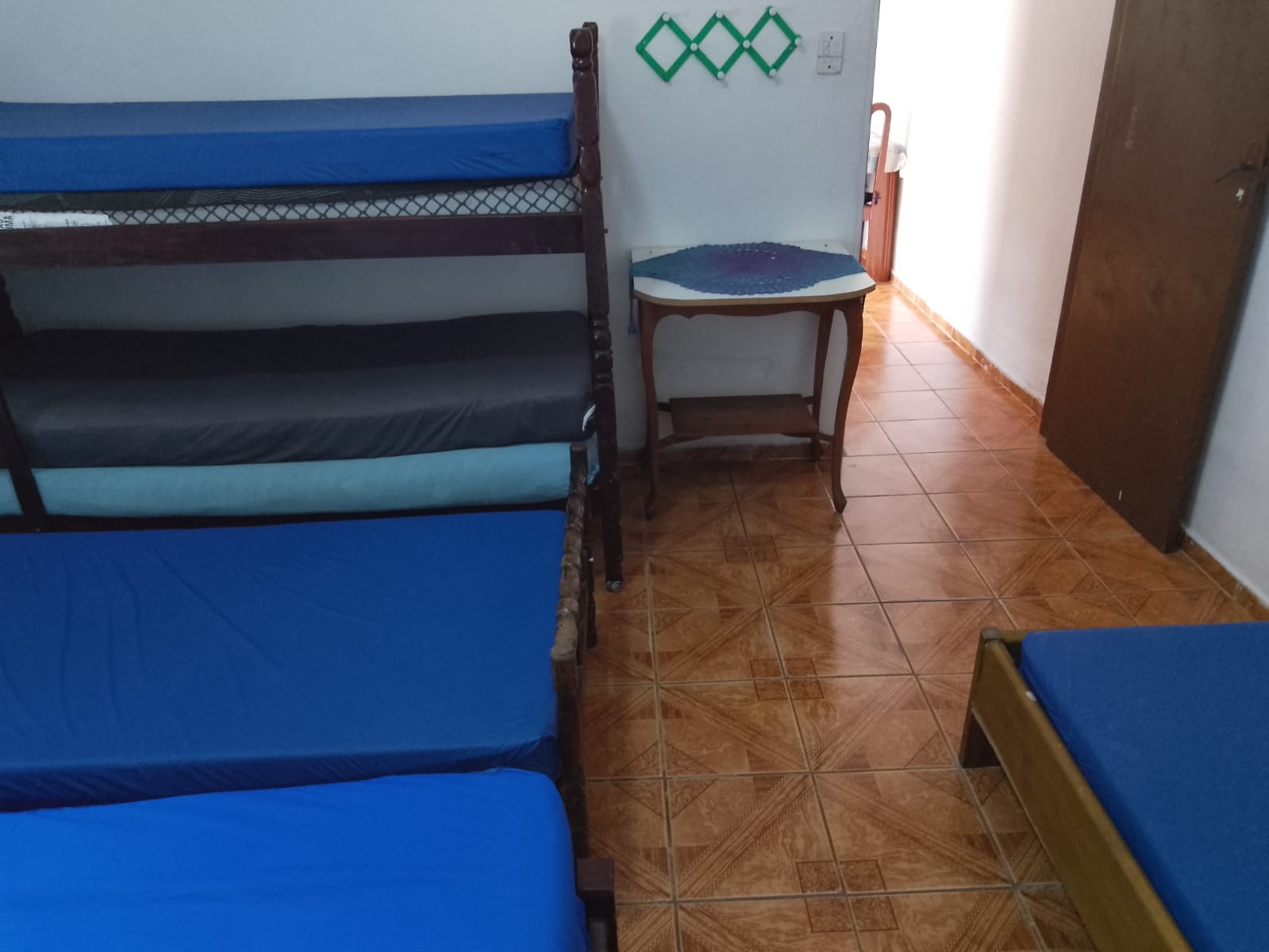 Quarto com beliche e camas extras